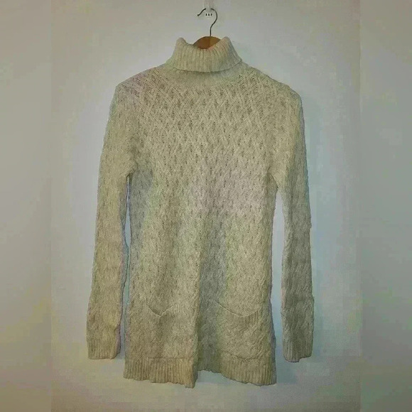 Chunky Knit Turtleneck Sweater – Size [M] - Picture 4 of 5